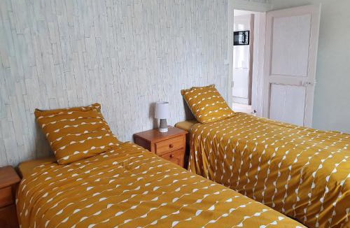 Bazoches-les-Gallerandes Apartment | Escapade touristique: gîte avec 2 chambres, TV et cuisine équipée à Bazoches-les-Gallerandes - FR-1-590-155