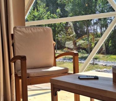 Saint-Pierre-de-Juillers Bed & Breakfast | ESCAPADE INSOLITE - Dômes, Tipis, Aire de Camping-cars & Vans