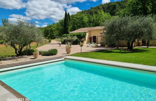 Grambois Apartment | Escapade paisible au coeur du Luberon