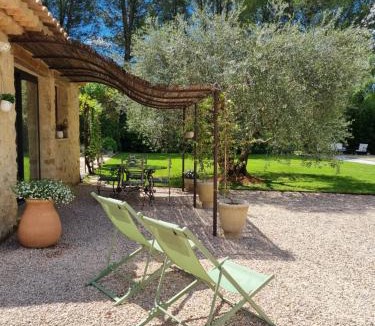 Grambois Apartment | Escapade paisible au coeur du Luberon