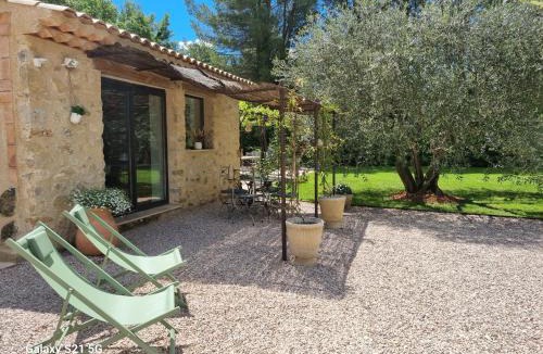 Grambois Apartment | Escapade paisible au coeur du Luberon