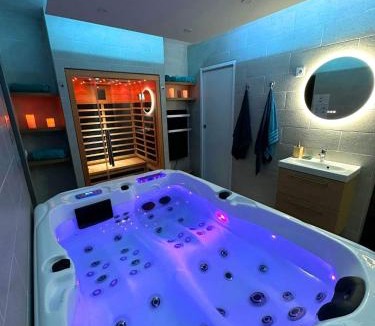 L'Isle-Adam Apartment | Escapade Relaxante - Spa - Jacuzzi - Sauna - Privés