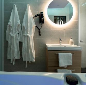 L'Isle-Adam Apartment | Escapade Relaxante - Spa - Jacuzzi - Sauna - Privés