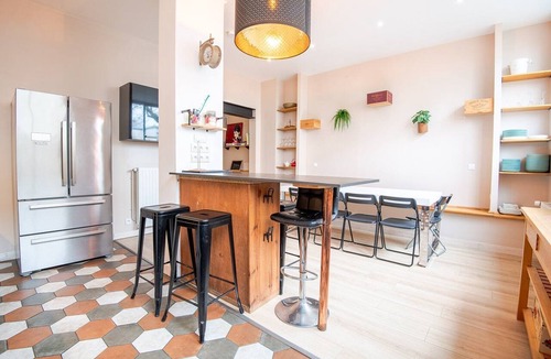 Tours Apartment | Escapade-Room with shared bathroom