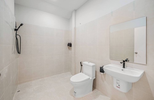 Maret House | Escape Beach Front Cottage - 2 bed family room