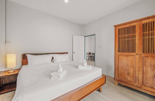 Maret House | Escape Beach Front Cottage - 2 bed family room