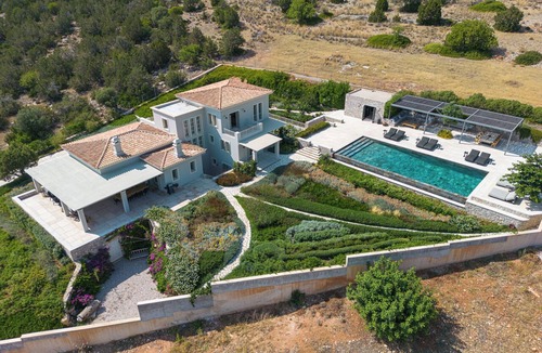 Kilada Villa | Escape here,where comfort,nature&view come to create an unforgettable experience