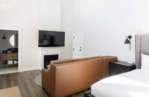 Midway Hotel | Escape in 2 Units w/Fireplace, Outdoor Pool, Golf Course - Relaxation Awaits!