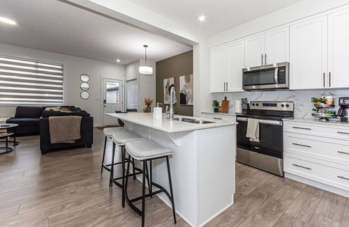 Northwest Edmonton House | Escape in Style/King Bed/Disney/Near WEM