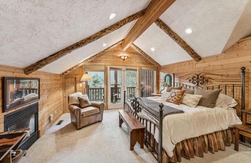 Sundance House | Escape Lodge - Hot Tub, Large Deck, Sauna, Gym