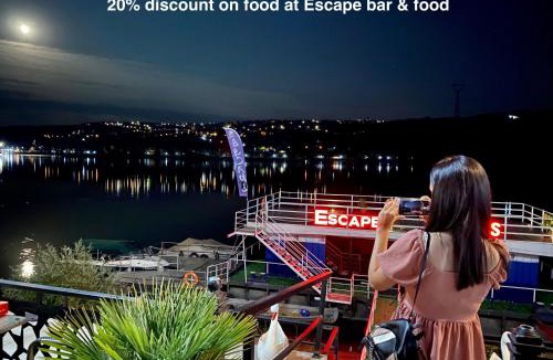 Bechet Hostel | Escape Pensiune
