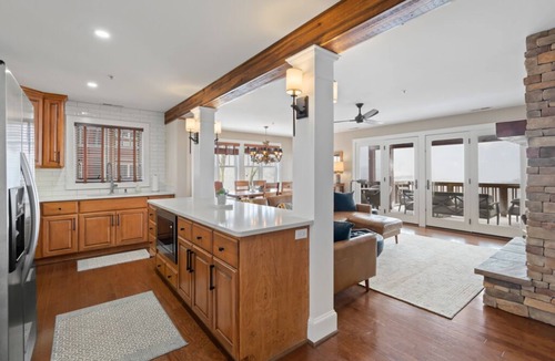 Banner Elk Apartment | Escape the Heat in the High Country - 3 King Bedrooms & Amazing Views!