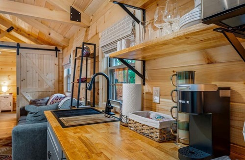 Mentone Cabin | Escape to a Charming Cabin with Hot Tub & Covered Porch in Mentone, Alabama