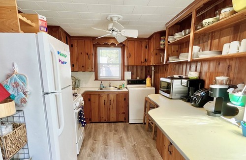 Popponesset Cottage | Escape to a seaside cottage in Popponesset. Beach less than 5 minutes away