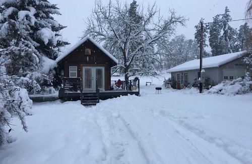 Odell Cabin | Escape to a serene retreat nestled on a 2 acre lavender farm in Hood River, OR