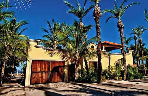 Loreto House | Escape To An Ocean Front Five Star Paradise : A 10 minute walk into Loreto