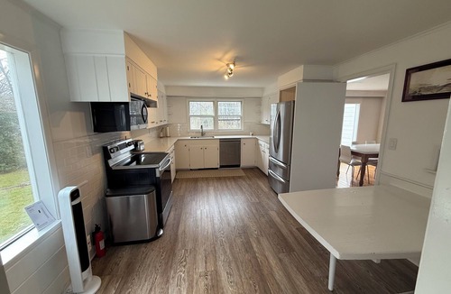 Rowayton Cottage | Escape to it all! Light & Sunny Nantucket Cottage in wonderful Rowayton Village!