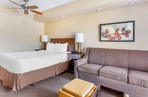 Oak Creek Hotel | Escape to Nature in a Cozy Sedona Retreat | Outdoor Pool Access + Free Parking