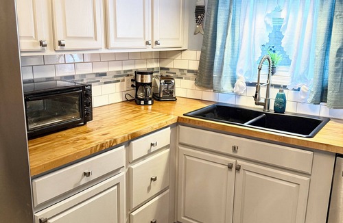Fairfield Beach Cottage | Escape to Our Charming Refuge Cottage