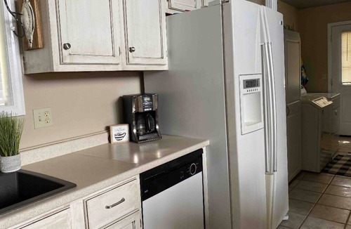 Eufaula Cabin | Escape to our peaceful lake view retreat, nestled in the heart of Eufaula.