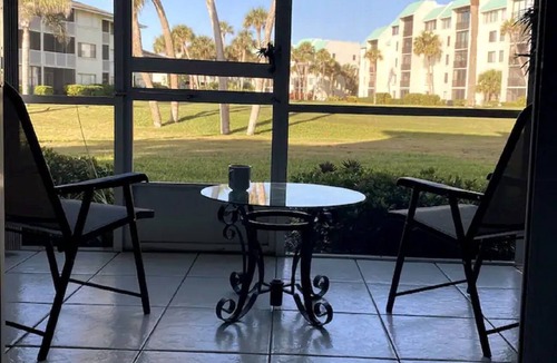 Fort Pierce Condo | Escape to the beach on Hutchinson Island