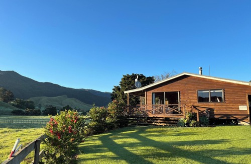 Colville House | Escape to the Countryside: Enjoy Free WiFi at Our Cozy Farm Stay Cottage!