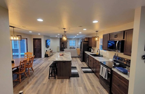 Stephenson House | Escape to The Woodland Nest: A Modern Cabin Retreat with Rustic Charm & Comfort!