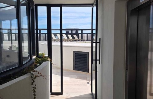 Tulum City Center Apartment | Escape to this corner studio in Tuk Hacienda, perfect for 1 or 2 guests seeking comfort, style, and location. Enjoy a king bed, kitchenette, full bathroom, smart TV, Wi-Fi, A/C, private balcony, pools, paddle court, parking, and 24/7 security.