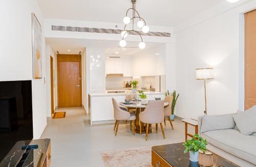Al Safa Apartment | Escape24 Elegant 2BR with Canal view near Safa Park