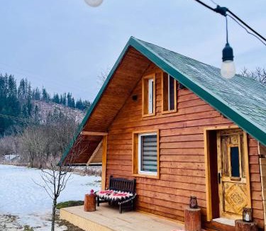 Leresti Ski Chalet | EscapeTinyCabin by IezerVenture