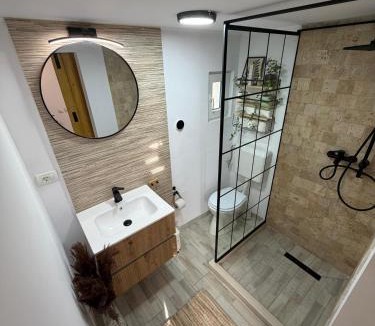 Leresti Ski Chalet | EscapeTinyCabin by IezerVenture