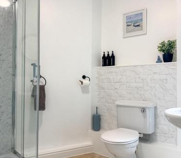 Carlisle Apartment | Esk Retreat, Cosy 1 Bed Flat - 3miles from M6 Jct45 - near A75, Gretna & Carlisle