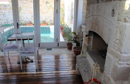 Cesme Hotel | Eski Tas Hotel