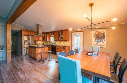 New Paltz House | Esopus Escape: Pool, Hot Tub & Media Room