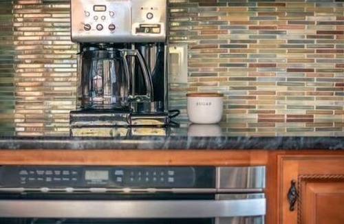 New Paltz House | Esopus Escape: Pool, Hot Tub & Media Room