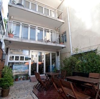 Islands District Bed & Breakfast | Espace Elastique B&B with contactless check-in