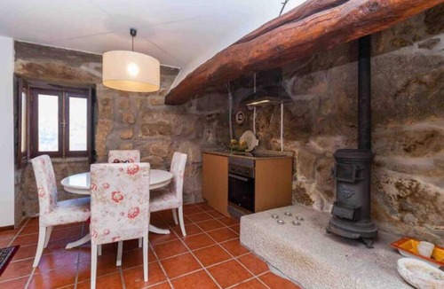 Cinfaes Villa | Espadanedo Stone Haven