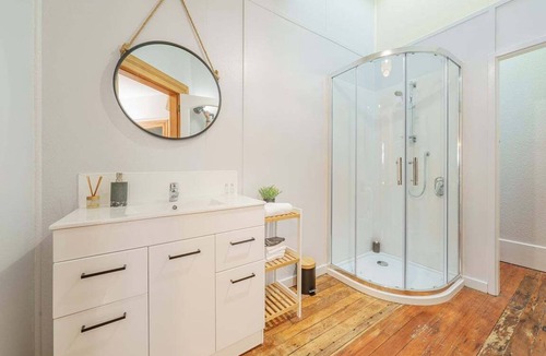 St. Clair Resort | Esplanade Apartments Wavecaps