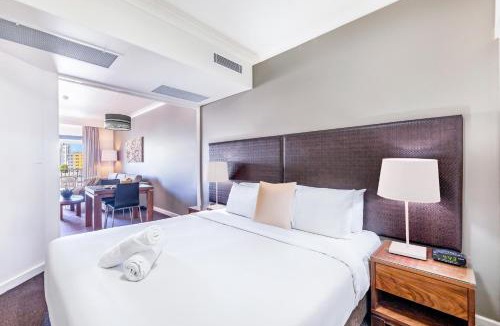 Darwin City Centre Apartment | 'Esplanade Ease' A Resort Balcony Pad with Pool