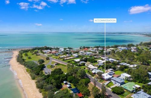 Point Vernon House | Esplanade Ease - Absolute Beachfront in Hervey Bay