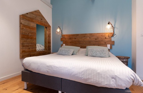 La Croix-Hellean Bed & Breakfast | Esprit Cabane Guest Room – Les Hortensias