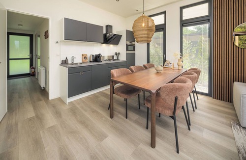 Lieren House | Essenburgh: A spacious and stylish holiday home for 6 guests, with three bedrooms, a modern kitchen and a lovely outdoor area. Enjoy luxury and nature in the Veluwe.