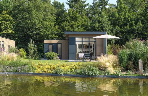 Lieren House | Essenburgh: A spacious and stylish holiday home for 6 guests, with three bedrooms, a modern kitchen and a lovely outdoor area. Enjoy luxury and nature in the Veluwe.