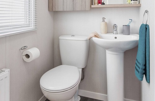 Bishop Auckland House | Essential Clover Caravan (Sleeps 4, Dog Friendly)