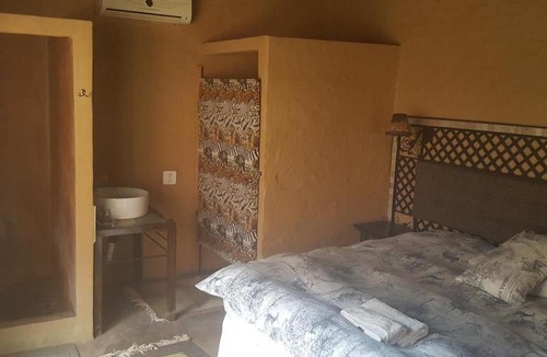 Benoni House | Essential Rose Room African Silhouette Country House for Essential Workers