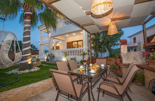 Alonia Villa | Estella Luxury Villa