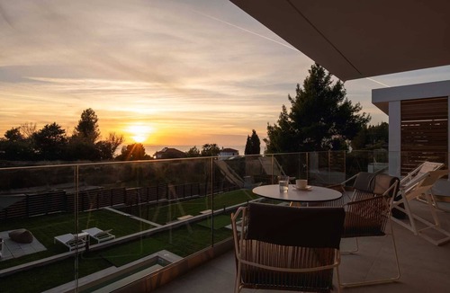 Paradhisos Villa | Estellar Villa with pool and sea view,garden with sports activities, living room