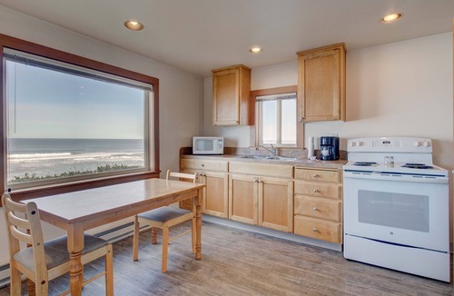 Lincoln City Hotel | Ester Lee Oceanview Inn