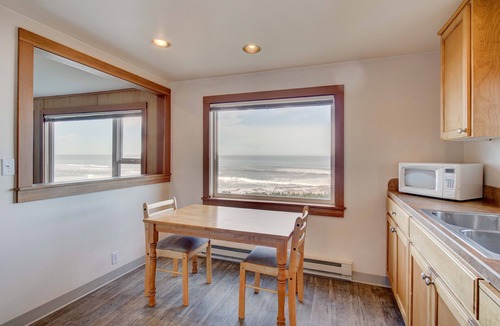 Lincoln City Hotel | Ester Lee Oceanview Inn