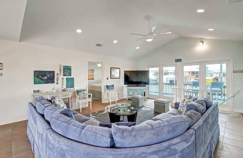 City-by-the Sea House | Estes Oasis